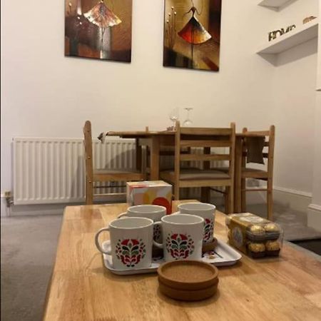 Two Bedroom Flat In Лондон Екстер'єр фото