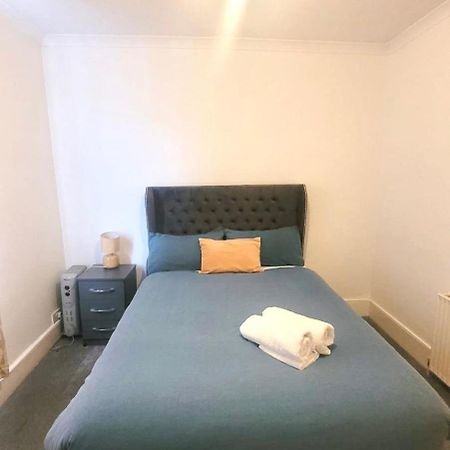 Two Bedroom Flat In Лондон Екстер'єр фото