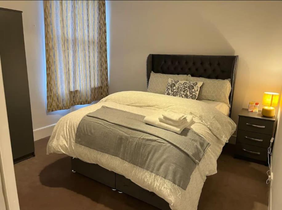 Two Bedroom Flat In Лондон Екстер'єр фото