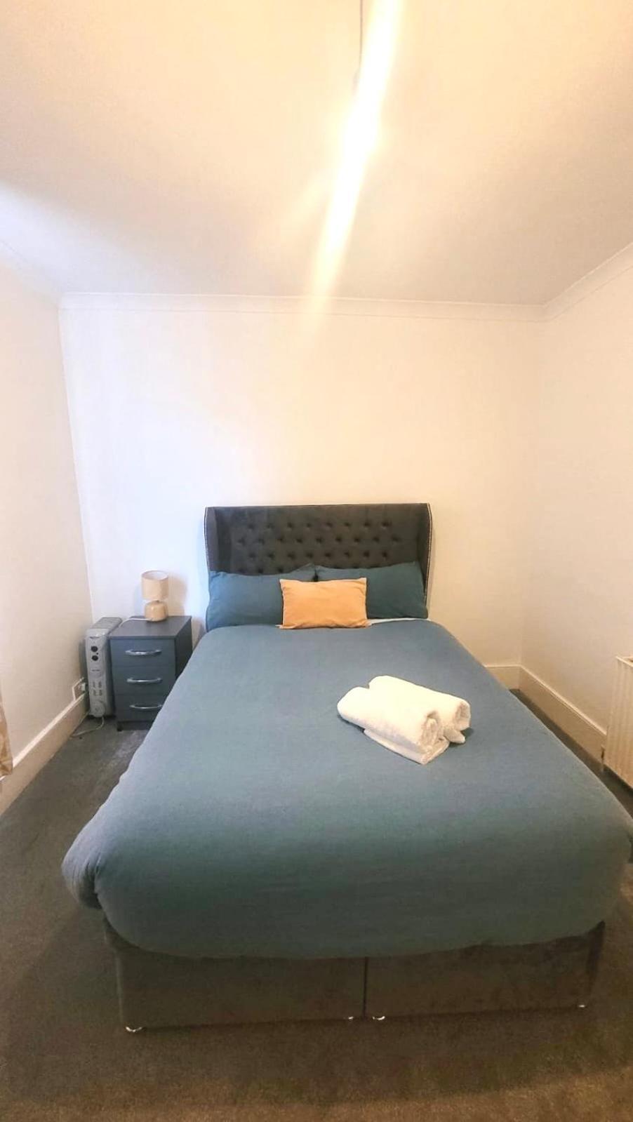Two Bedroom Flat In Лондон Екстер'єр фото